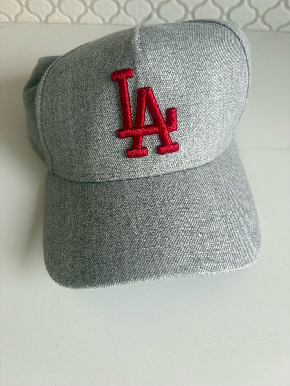 New Era LA Dodgers Snapback – Grey w/ Red Logo – 9FORTY – EUC